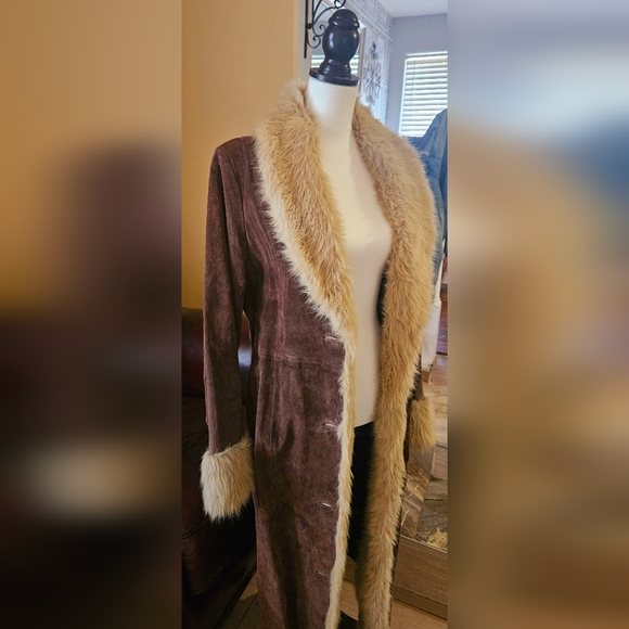Elegant Brown Faux Fur Trimmed Coat - Picture 4 of 5